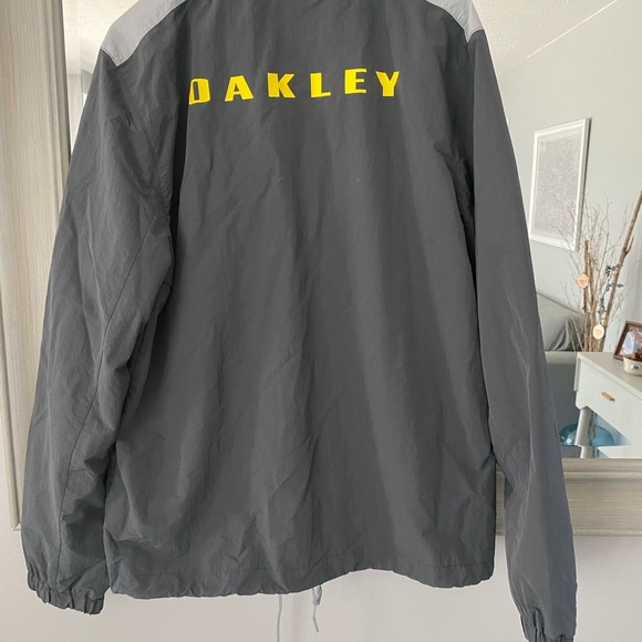 Oakley Windbreak - Picture 3 of 3